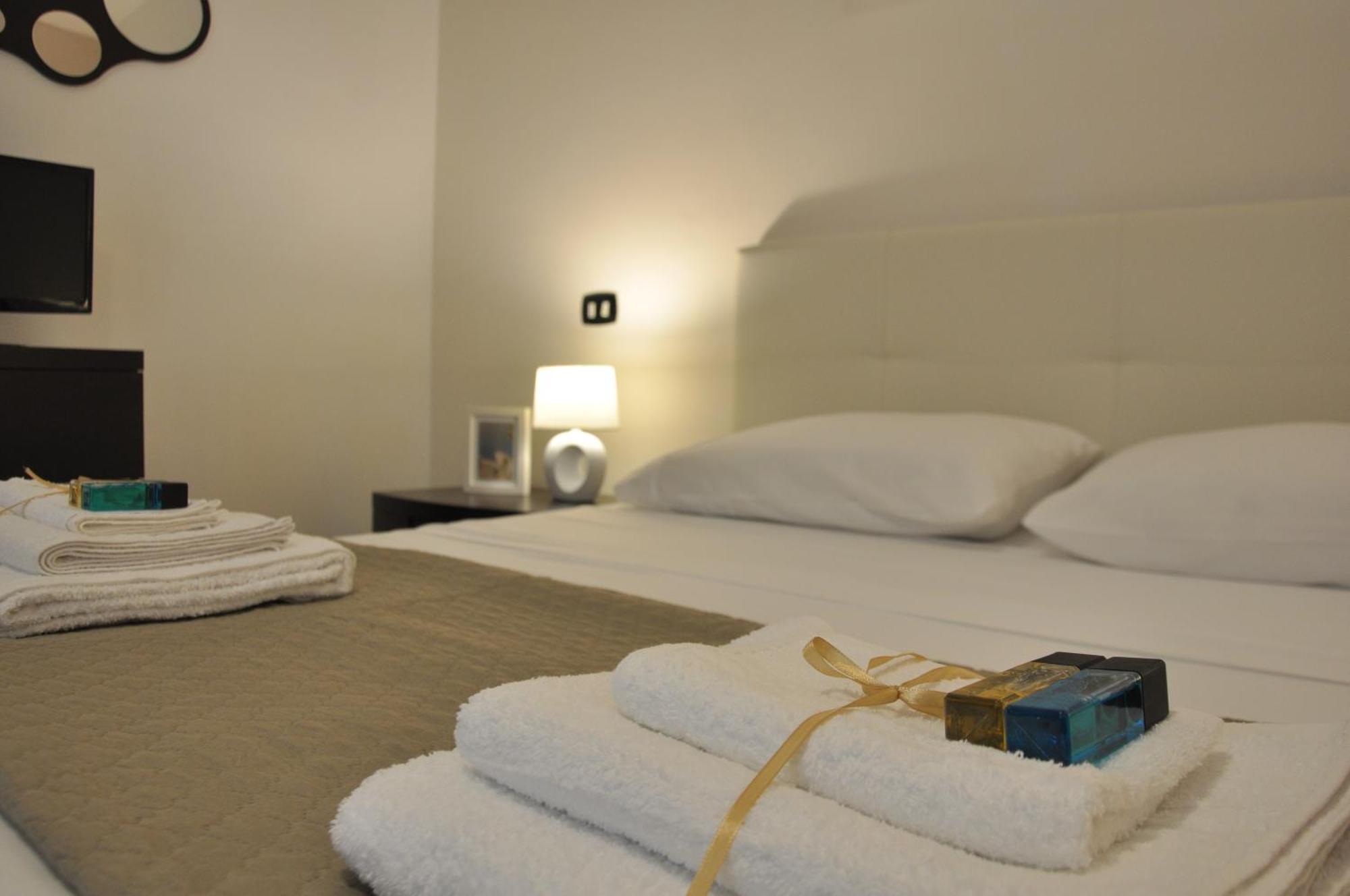 Le Muse Apartment Caserta Bagian luar foto
