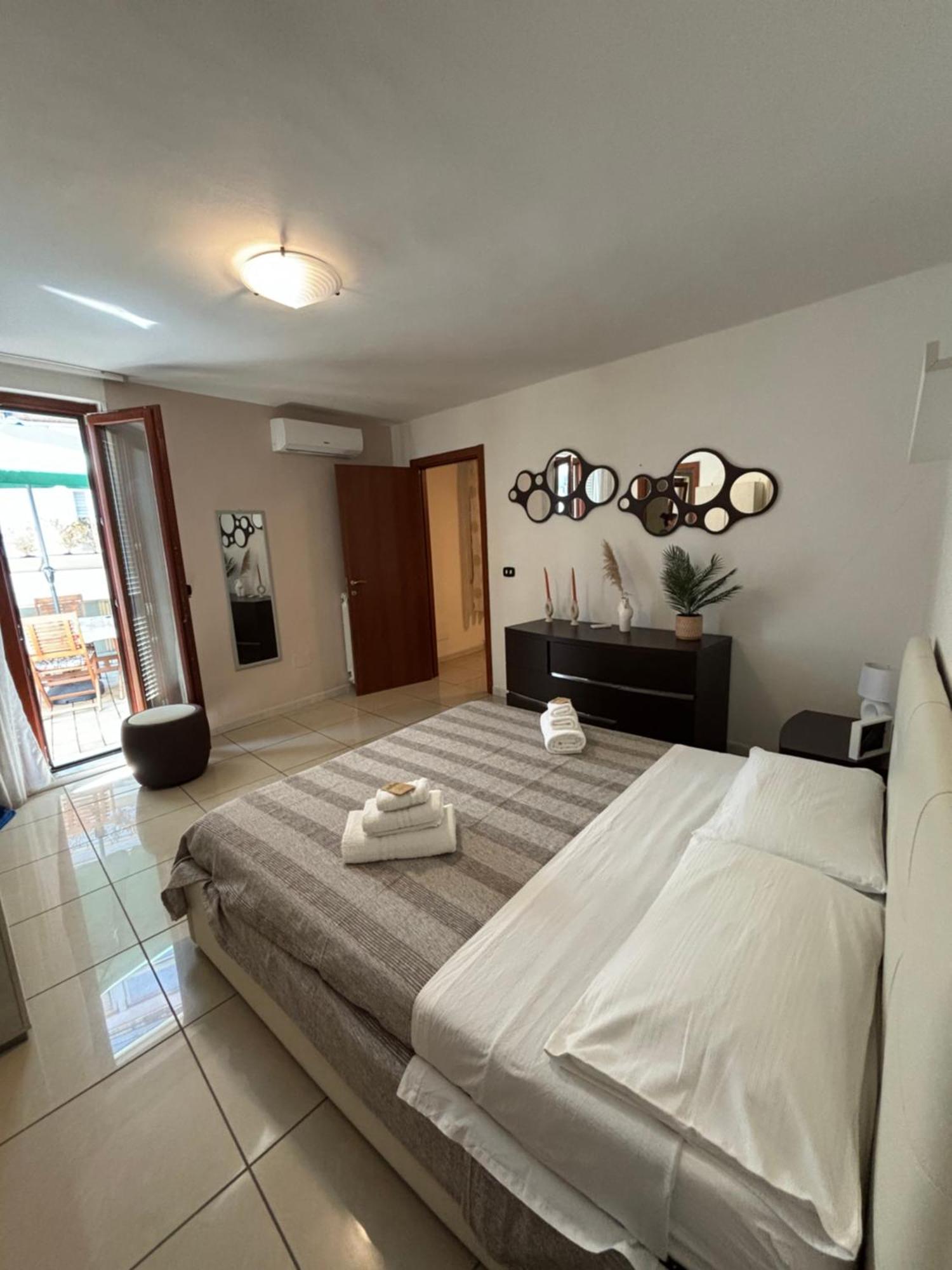 Le Muse Apartment Caserta Bagian luar foto